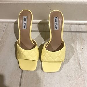 Steve Madden SIGNIFY mule. Yellow size 9.